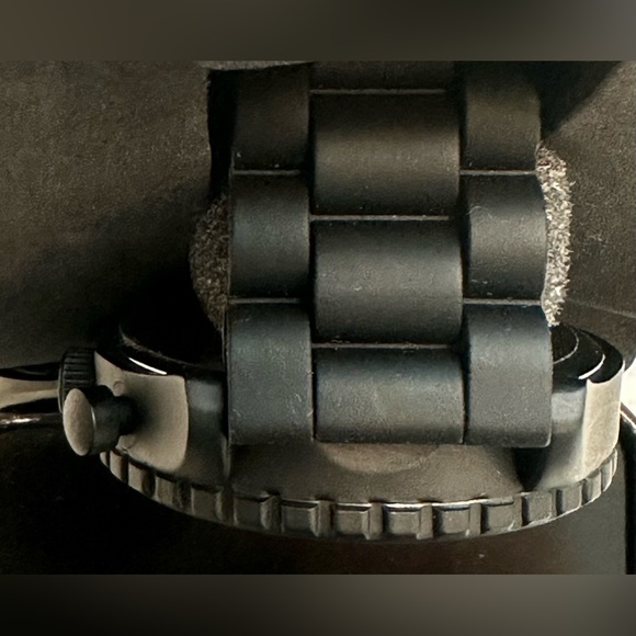 TM & DC Comics Shield Warner Bros. Entertainment INC Batman Watch ~New~ - Picture 9 of 14